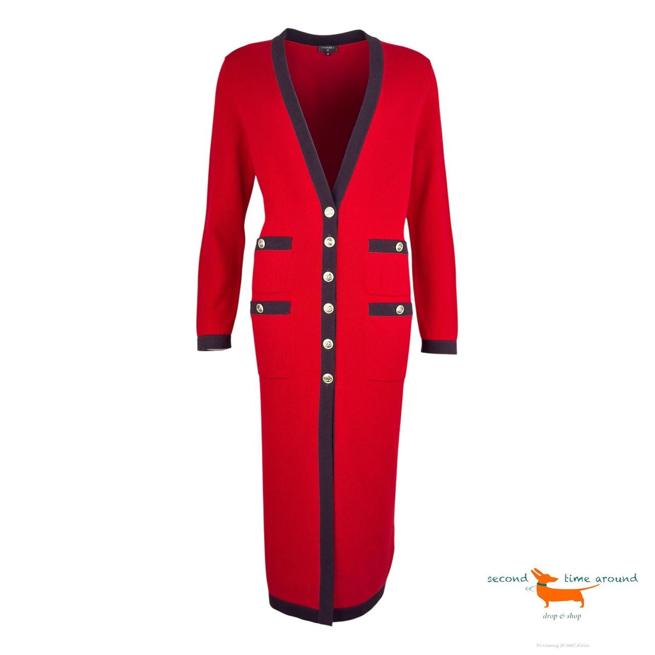 Chanel Long Cardigan Rouge en Cachemire avec Boutons Dorés