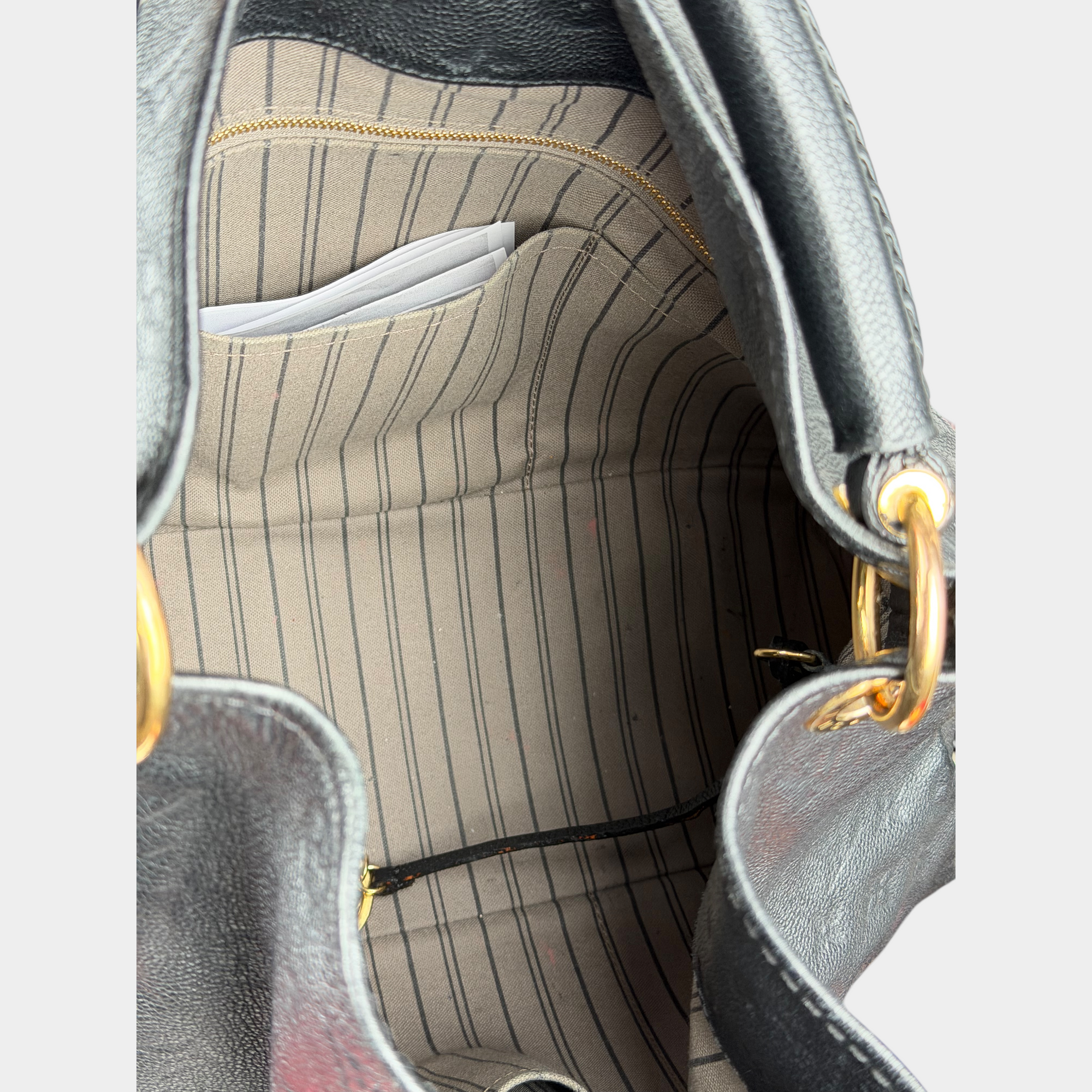 Louis Vuitton Artsy MM Hobo Bag