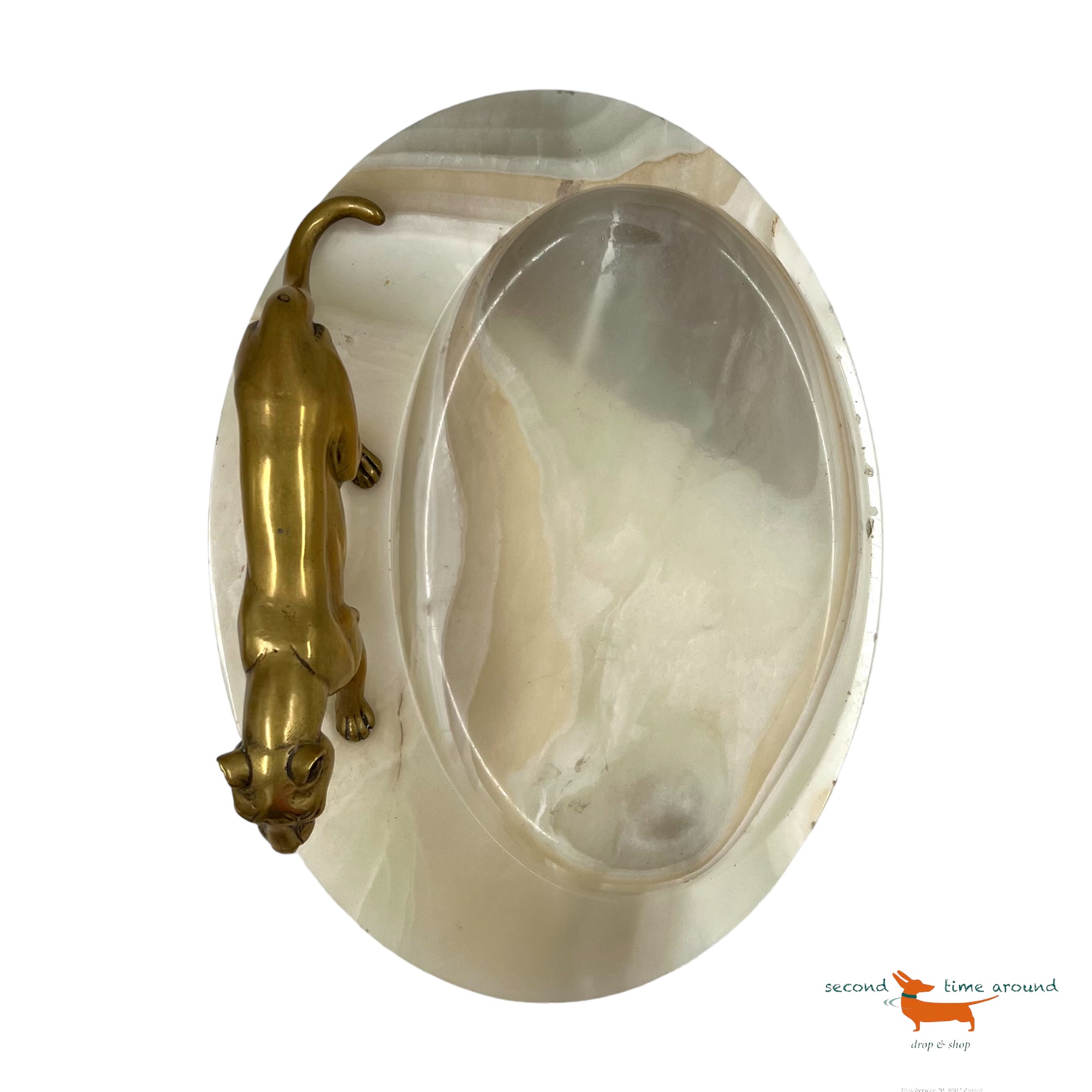 Leopard on a marbel bowl