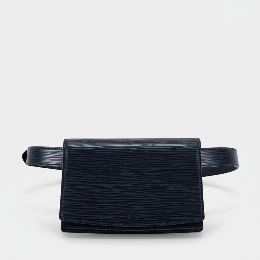 Secondtimearound black leather Louis Vuitton belt bag with signature LV logo. Textured epi leather.