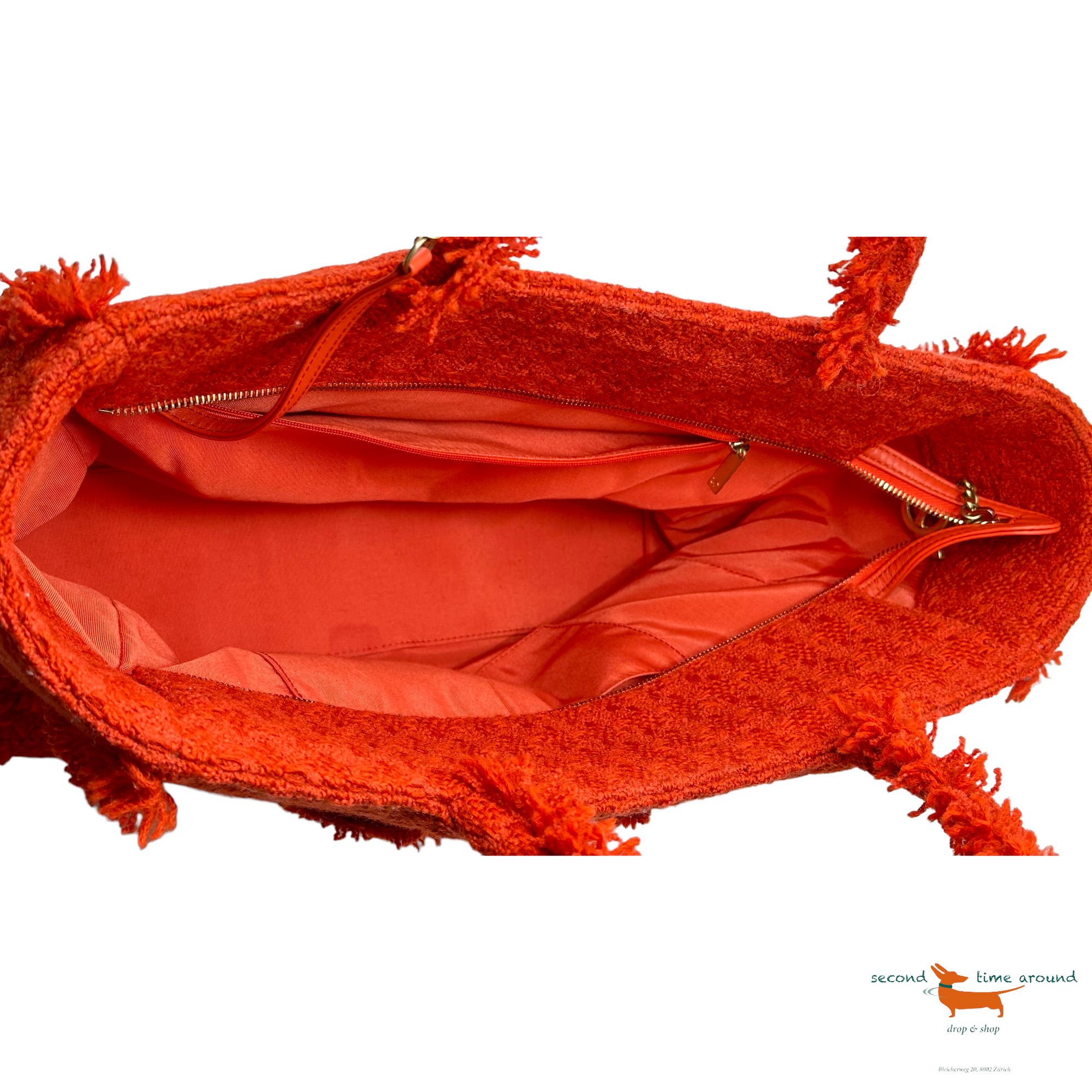 Chanel Giant Logo Einkaufstasche aus gestepptem Tweed Medium Bag