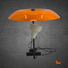 Flos Modell 548 Table Lamp, by Gino Safatti