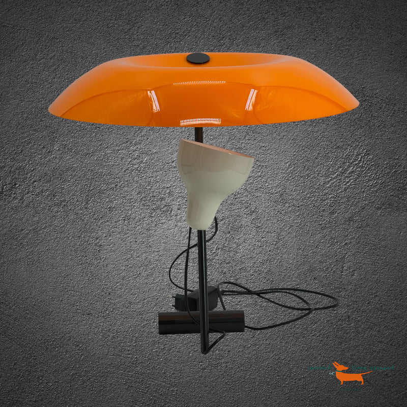 Flos Modell 548 Table Lamp, by Gino Safatti