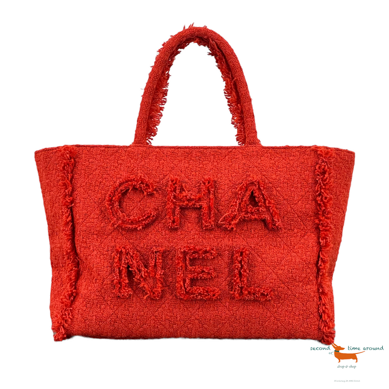Chanel Giant Logo Einkaufstasche aus gestepptem Tweed Medium Bag